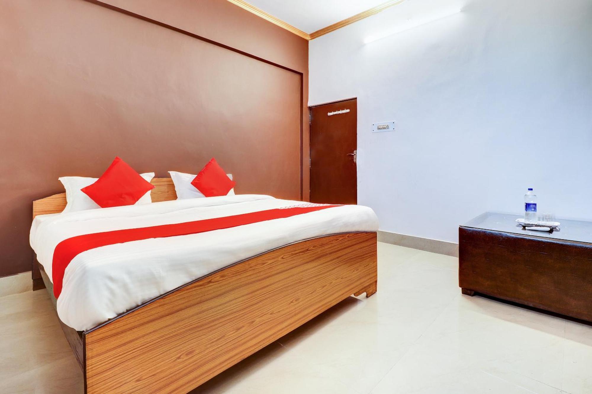 Hotel O Star City Hotel Ayodhya Exterior foto